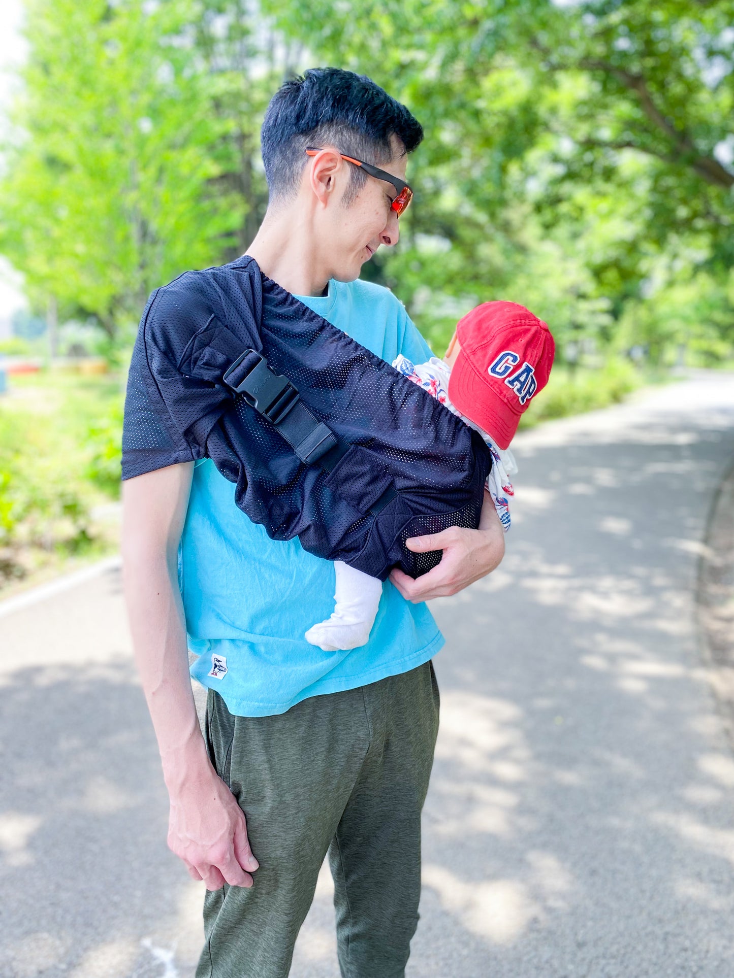 ハンモックのように赤ちゃんの抱っこができるちょい抱き「ポケットスリングメッシュ」