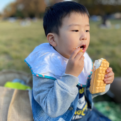 大判スタイ「シェリビブ」どんなに回ってもずっち定位置をキープするよだれかけ