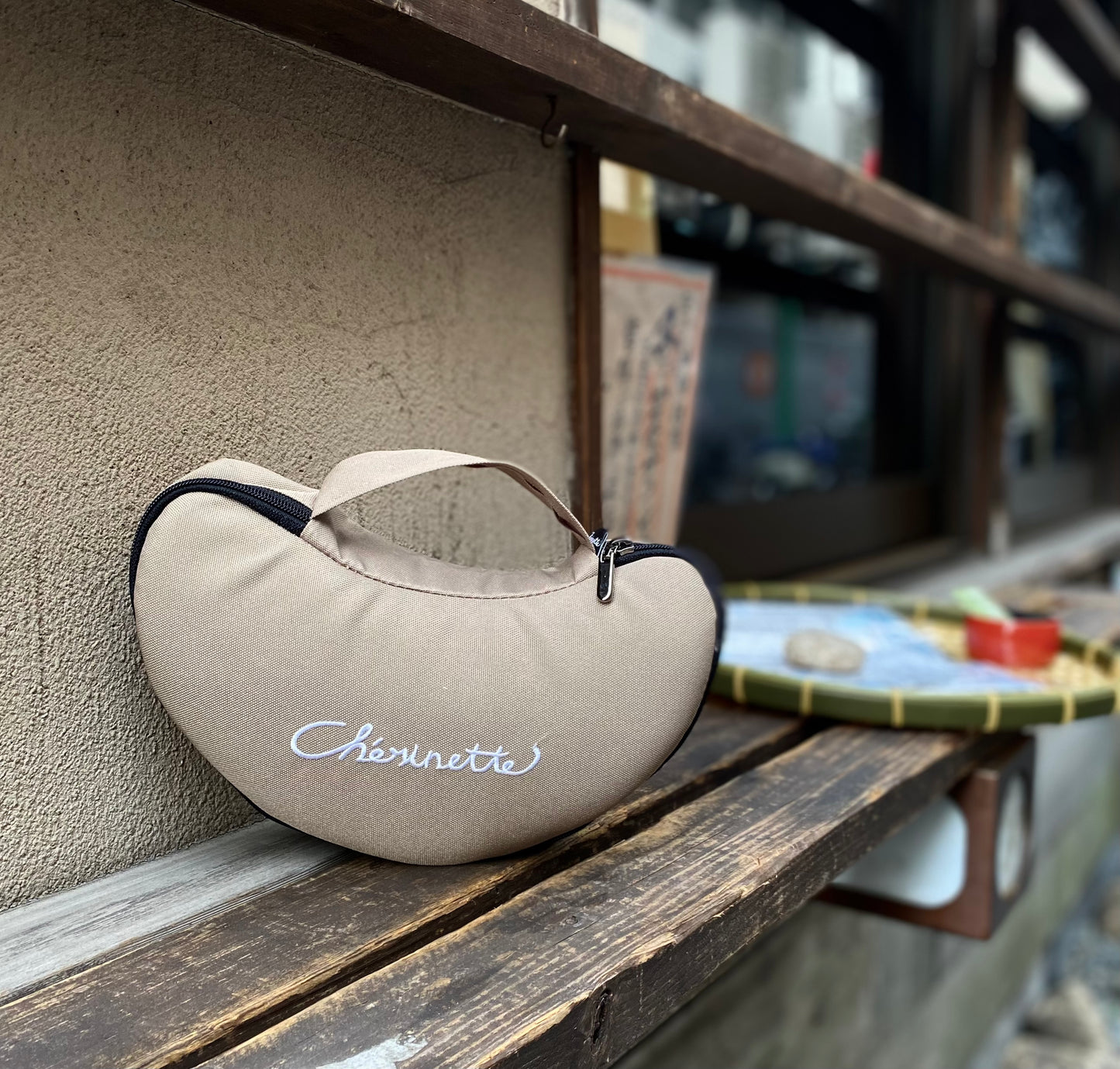 かさばらないたためるヒップシート 【ウィングシート】